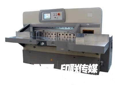 長春印機(jī)推出QZKC1550程控切紙機(jī)