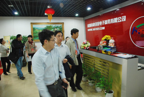市人大領導一行蒞臨快印客公司指導