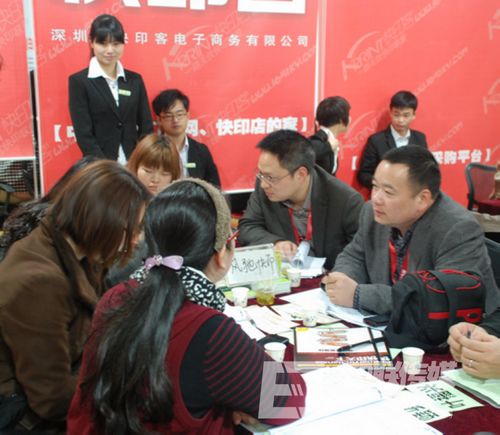學員們積極討論所學內容